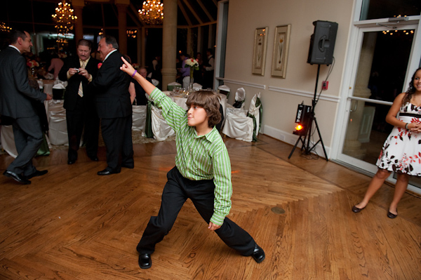 kid dancing at wedding reception - photo by Houston based wedding photographer Adam Nyholt